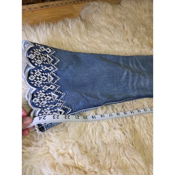 Miss Me embroidered Hem JEANS scalloped size 30 Cropped 28" Waist Low Rise - Picture 8 of 11